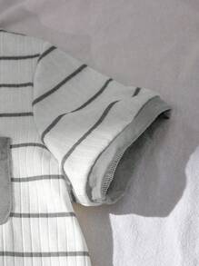 SHEIN 2pcs/Set Young Boy Textured Stripe Polo Collar Outfit - T-Shirt And Pants, Summer