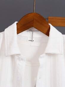 SHEIN 年輕男孩白色針織夏季休閒襯衫，帶領口，鈕扣，紋理提花設計，彈性腰帶和運動長褲套裝 - 白色 - 查看 3