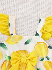 SHEIN Playful Pals 可爱柠檬印花女婴连体衣，饰有蝴蝶结和撞色设计，是送给小宝宝的贴心礼物。