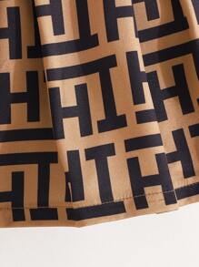 SHEIN 2 件套年轻女孩翻领纽扣前短袖图案印花衬衫上衣 + 松紧腰褶皱 A 字迷你裙，休闲时尚日常穿着夏季新款服装 - 棕色 - 查看 4