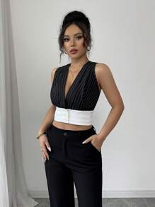 Elenzga Women's Black And White Patchwork Colorblock Design V-Neck Sleeveless Cropped Blouse Top - Black and White - View 3