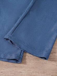 SHEIN 2025 年春夏新款休闲舒适度假高低褶饰娃娃衫和蓝色喇叭裤，适合小女孩，适合日常穿着、外出和家庭度假 - 白色 - 查看 7