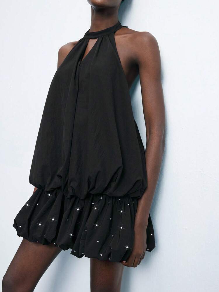 SHEIN Maija Vestido negro de verano para mujer, de unicolor, con bajo de peplum de lentejuelas, diseño sexy sin espalda, elegante con lazo y halter, para fiestas, festivales de música y salidas