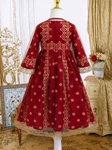 SHEIN 年轻女孩翡翠绿色束腰外衣 Abaya Kaftan Jalabiya 优雅金箔图腾复古印花长袍配金色饰边腰带和金色复古印花长袍套装、派对、旅行、时尚 - 酒紅色 - 查看 2