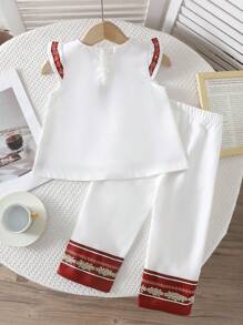 SHEIN 女婴杏色和红色花卉印花前系带背心和裤子 2 件套服装，夏季 - 白色 - 查看 2