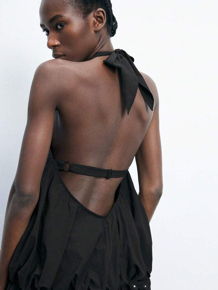 SHEIN Maija Vestido negro de verano para mujer, de unicolor, con bajo de peplum de lentejuelas, diseño sexy sin espalda, elegante con lazo y halter, para fiestas, festivales de música y salidas