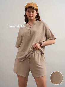 SHEIN LUNE Conjunto informal de 2 piezas de talla grande con top de manga corta y cuello en V de unicolor y shorts para verano, atuendo para vacaciones, playa, primavera, estilo boho, resort