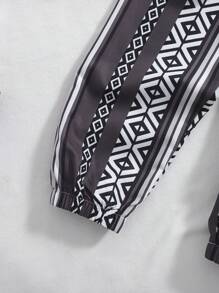 Set de 3 piezas para niño con camiseta con temática de festival, chaleco estampado con tótem y pantalones. Interesante y con significado cultural, que muestra características tradicionales de festivales. Este conjunto de 3 piezas es adecuado para celebraciones de festivales, reuniones familiares, eventos festivos o uso diario, mostrando la vitalidad y personalidad de los niños. - Gris - Ver 3