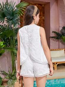 SHEIN Bộ đồ hai mảnh cho bé gái tuổi teen, gồm áo không tay dáng rộng và quần short, chất liệu vải dệt thêu hoa phối ren, lưng nơ chữ V, màu trắng, thích hợp cho các hoạt động mùa xuân, phong cách đồng quê, tiệc trà chiều ngoài vườn, dạo chơi thường ngày, hoặc đi học. - trắng - Xem 4