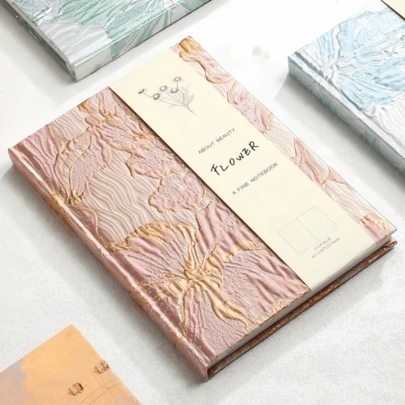 1 Peça Caderno A5 com Capa Dura e Relevo, Diário Criativo com Tema de Lírio, Perfeito para Escrita e Anotações