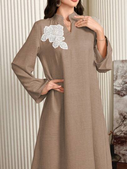 Al Najma 优雅花卉刺绣缺口领宽松连衣裙，朴素休闲束腰长款长袍和 Jalabiya，适合晚会/婚礼嘉宾/周年纪念