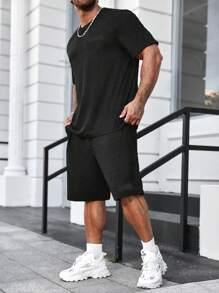 Manfinity Homme 2 件套大码男士休闲纯色短袖 T 恤和短裤套装，夏季服装套装，舒适服装