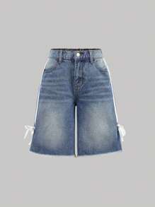 SHEIN Girlism 青少年女孩 Y2K 时尚侧条纹蝴蝶结宽松复古休闲牛仔裤长短裤，带斜口袋和毛边下摆，女孩春夏假期服装，夏季音乐会狂欢节宽松短裤街头服装 - 中等水洗藍 - 查看 4