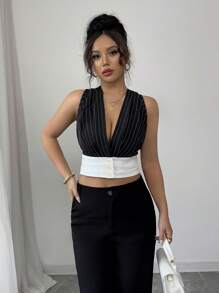 Elenzga Women's Black And White Patchwork Colorblock Design V-Neck Sleeveless Cropped Blouse Top - Black and White - View 4