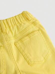 SHEIN Jeune fille 2025 Nouveaux shorts en jean jaune à taille élastique, Vêtements de vacances décontractés de printemps et d'été pour jeune fille, Plage pour jeune fille, Tenue de rue occidentale pour fille, Vacances de printemps, Shorts en jean pour festival rave - Jaune citron - Voir 4