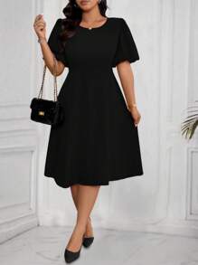 SHEIN Clasi Robe maxi pour femme grande taille, élégante, de couleur unie, avec manches bouffantes et taille cintrée. Tenue pour le Nouvel An