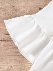 SHEIN 2025 年春夏新款休闲舒适度假高低褶饰娃娃衫和蓝色喇叭裤，适合小女孩，适合日常穿着、外出和家庭度假 - 白色 - 查看 3