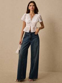 Poéselle 女式刺绣衬衫 荷叶边下摆纽扣衬衫 女式 V 领短款泡泡袖单排扣休闲刺绣衬衫 夏季上衣 夏季女式波西米亚风上衣 白色上衣 夏季春季女式西部风女装 夏季女式上衣 夏季女式节日可爱上衣 Y2k 夏季衬衫 春季上衣 Y2k 上衣 白色衬衫 - 白色 - 查看 3