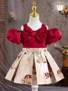 SHEIN Baby Girl Bow Decor Puff Sleeve Top And Floral Jacquard Skirt Dress Set - Burgundy - View 1