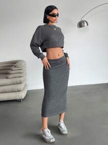 SHEIN Cottnline طقم مريح يتكون من بلوزة عنق طاقم من القطن ونمط مخملي مرن مع تنورة قلم - رمادي - مشاهدة 5