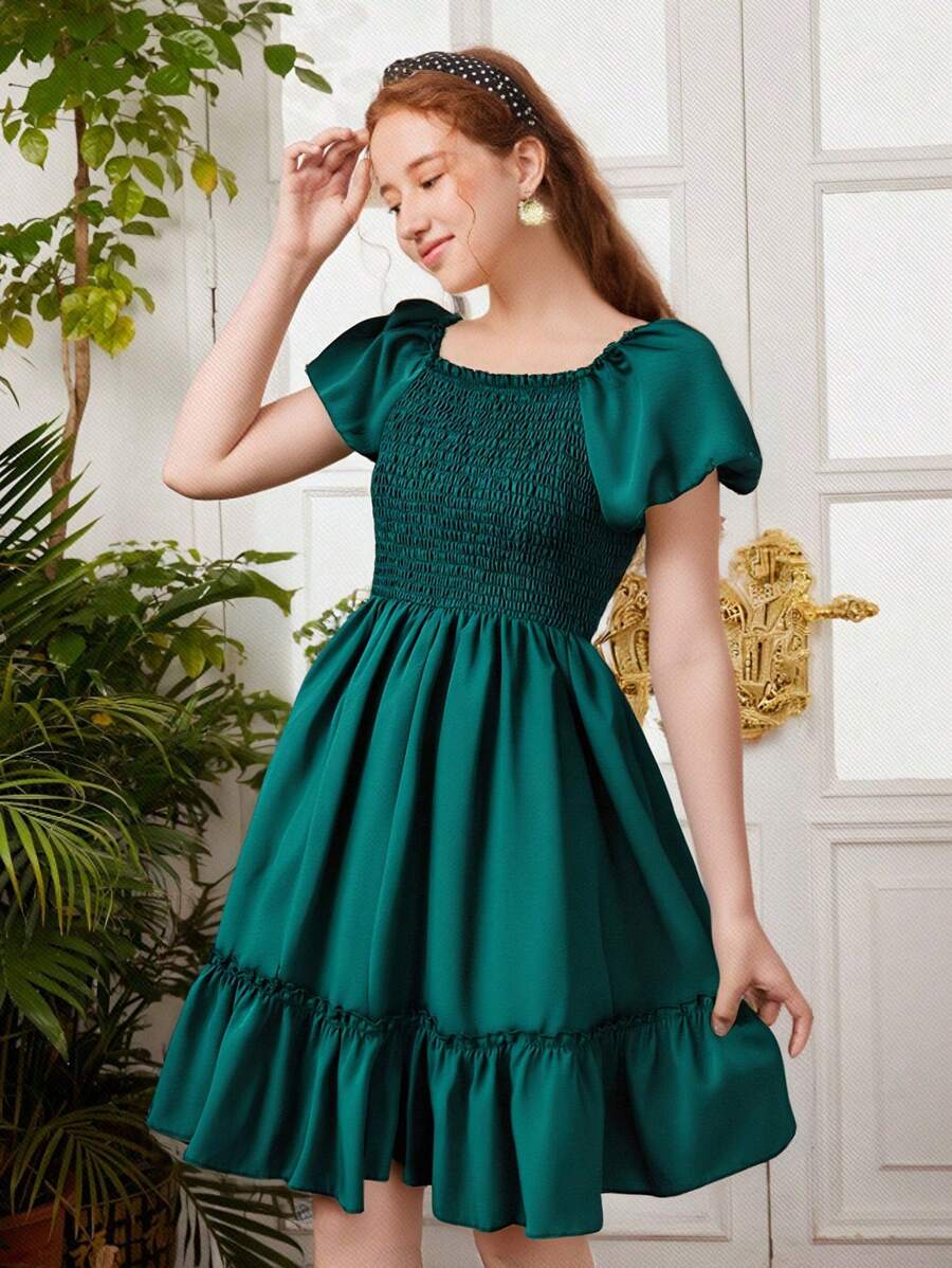 少女荷叶边袖连衣裙，适合休闲外出和聚会