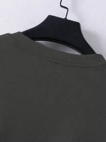 Manfinity Hypemode Plus Size Men's Loose Casual Letter Print Round Neck Drop Shoulder T-Shirt