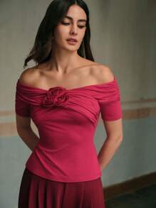 ZEYLAH Kaos Wanita Lengan Pendek Model Off Shoulder dengan Aplikasi Bunga dan Potongan Pas Badan yang Modis - Merah - View 5