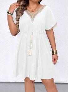 SHEIN LUNE Đầm nữ cỡ lớn thời trang mùa hè cổ chữ V tua rua thắt eo xếp ly dây rút Đầm casual cỡ lớn tay ngắn đầm hè cỡ lớn phong cách boho đầm tay ngắn buộc dây đầm du lịch tua rua thắt eo đầm mùa xuân đến hè - trắng - Xem 5