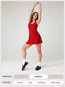 GLOWMODE Robe mini FeatherFit™-Air avec shorts intégrés, encolure carrée, antidérapante, croisée, légère, à séchage rapide et à évacuation d'humidité