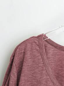 大码圆领T恤，简约时尚，适合夏季