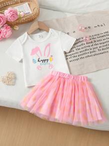 女婴两件套可爱兔子印花短袖 T 恤和黄色波尔卡圆点粉色网眼裙套装，春夏