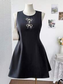 Flirla Vestido de verano sin mangas de cuello redondo en talla grande, estilo retro y vacacional, vestido vintage elegante con cintura atada y botones metálicos - Gris - Ver 4