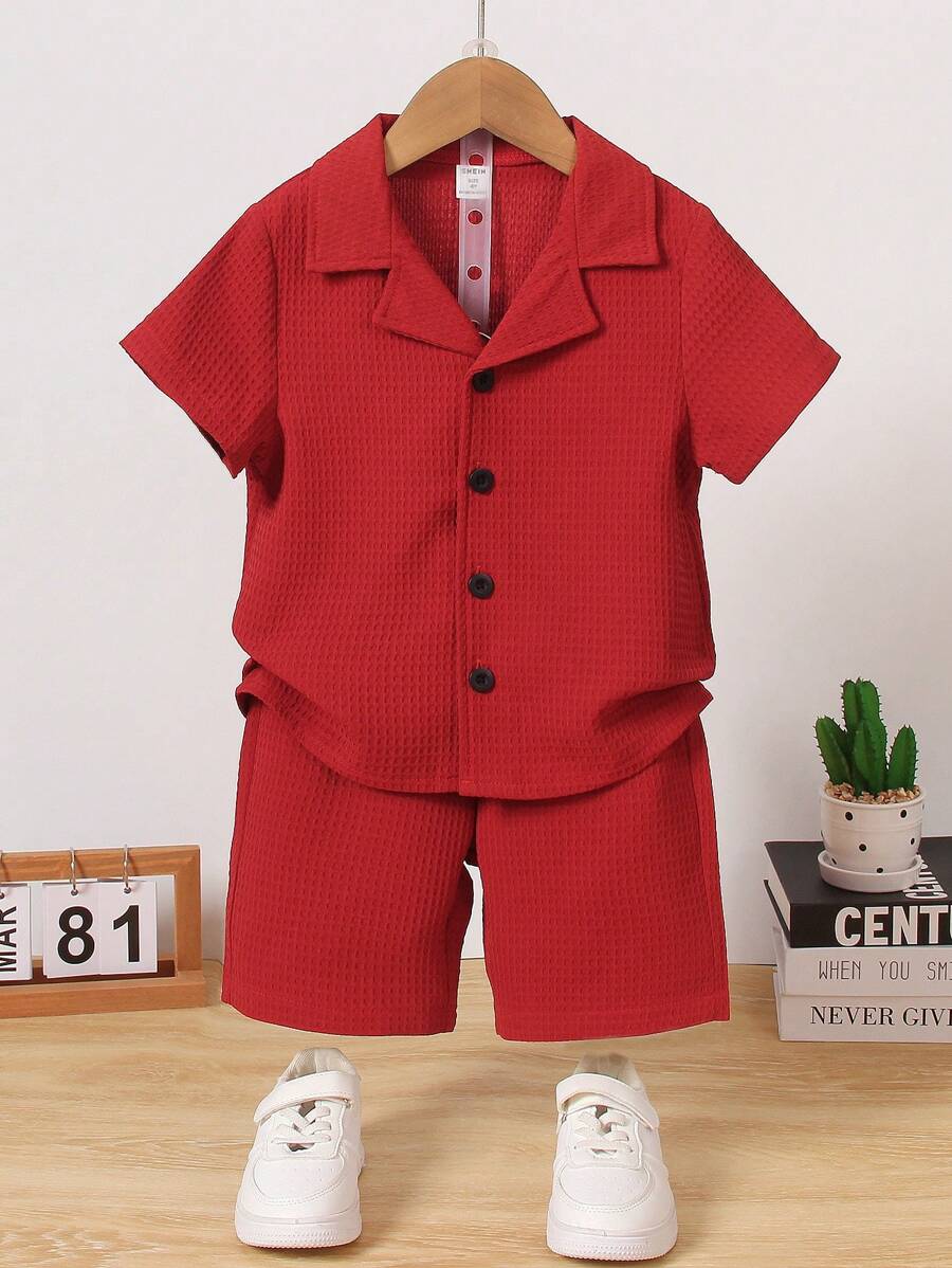 SHEIN 2 Stück Set Kurzärmeliges Oberteil Mit Kurzem Kontrastkragen In Einfachem Design Für Jungen Und Shorts