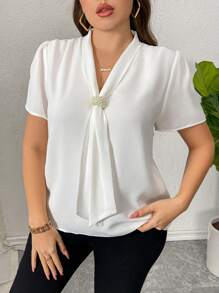 Firerie Blus Elegan Lengan Mengembang Warna Polos untuk Wanita Ukuran Plus dengan Kerah Ikat - Putih - View 9