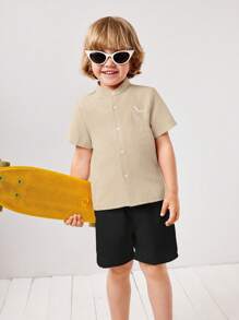 SHEIN Set de 2 piezas de camiseta de manga corta y pantalones cortos casuales con estampado de dinosaurio para niños