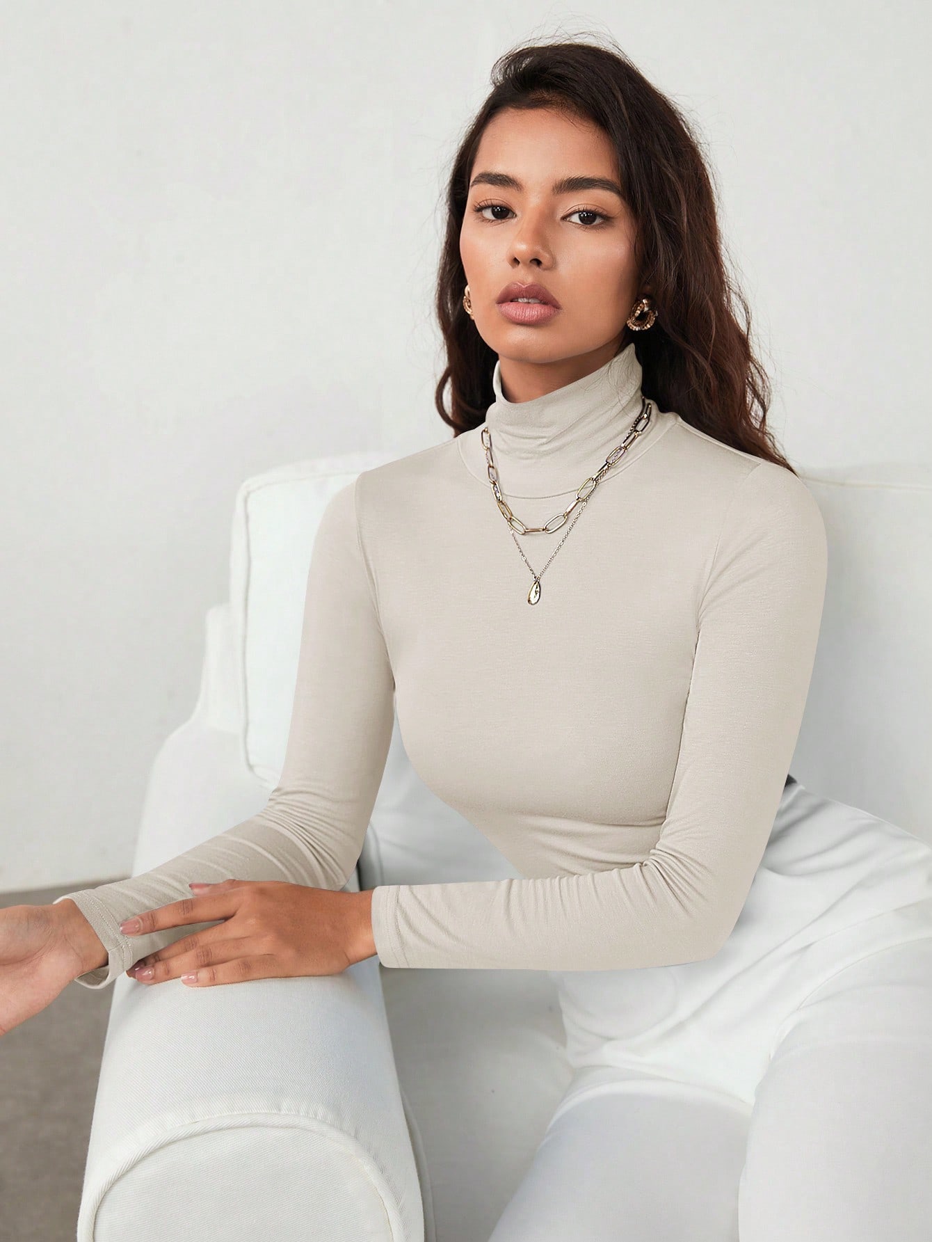 RueChic بلوزة ذات لون أساسي قابلة للسحب ، بياقة عا...