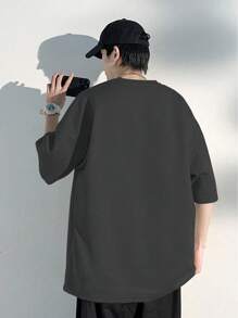 Manfinity Hypemode Plus Size Men's Loose Casual Letter Print Round Neck Drop Shoulder T-Shirt