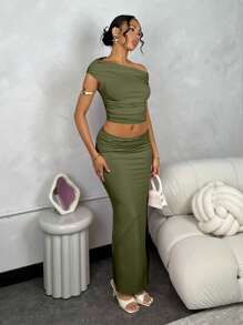 SHEIN BAE Women Asymmetric Ruched Shoulder Top + High Slit Solid Color Low-Waist Ruched Shorts 2Pcs Set, Summer - Army Green - View 3