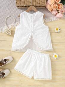 SHEIN Bộ đồ hai mảnh cho bé gái tuổi teen, gồm áo không tay dáng rộng và quần short, chất liệu vải dệt thêu hoa phối ren, lưng nơ chữ V, màu trắng, thích hợp cho các hoạt động mùa xuân, phong cách đồng quê, tiệc trà chiều ngoài vườn, dạo chơi thường ngày, hoặc đi học. - trắng - Xem 5