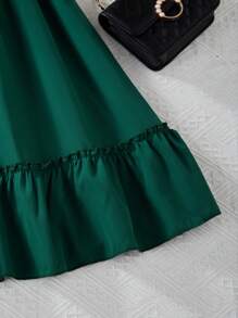 少女荷叶边袖连衣裙，适合休闲外出和聚会