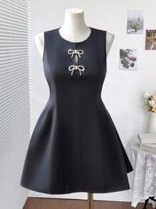 Flirla Vestido de verano sin mangas de cuello redondo en talla grande, estilo retro y vacacional, vestido vintage elegante con cintura atada y botones metálicos - Gris - Ver 1