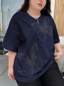 Dazy Plus Camiseta de manga corta con cuello redondo y corte holgado con estampado de mariposa, talla grande, camiseta gráfica de verano, sobredimensionada