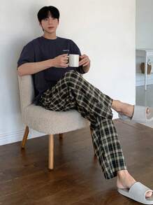 DAZY Men's Summer Letter Print T-Shirt & Plaid Shorts 2 Pieces Pajama Set - Navy Blue - View 3