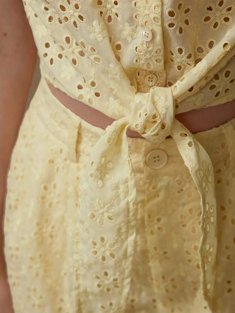 MOTF PREMIUM 孔眼刺绣纽扣上衣 & 斜口袋短裤 - 黃色 - 查看 2