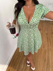 SHEIN EZwear Plus Size V-Neck Waisted Green Ditsy Floral Dress, For Spring And Summer - Green - View 7