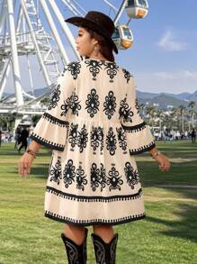 SHEIN VCAY Plus Size Women Floral Print Contrast Lace Bell Sleeve Dress, Holiday Wear Music Festival Outfits - Multicolor - View 2