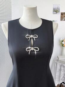 Flirla Vestido de verano sin mangas de cuello redondo en talla grande, estilo retro y vacacional, vestido vintage elegante con cintura atada y botones metálicos - Gris - Ver 3