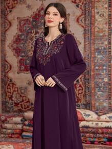 Al Najma 女士植物刺绣 V 领长袖宽松阿拉伯风格连衣裙，端庄的卡夫坦 - 紫色 - 查看 8