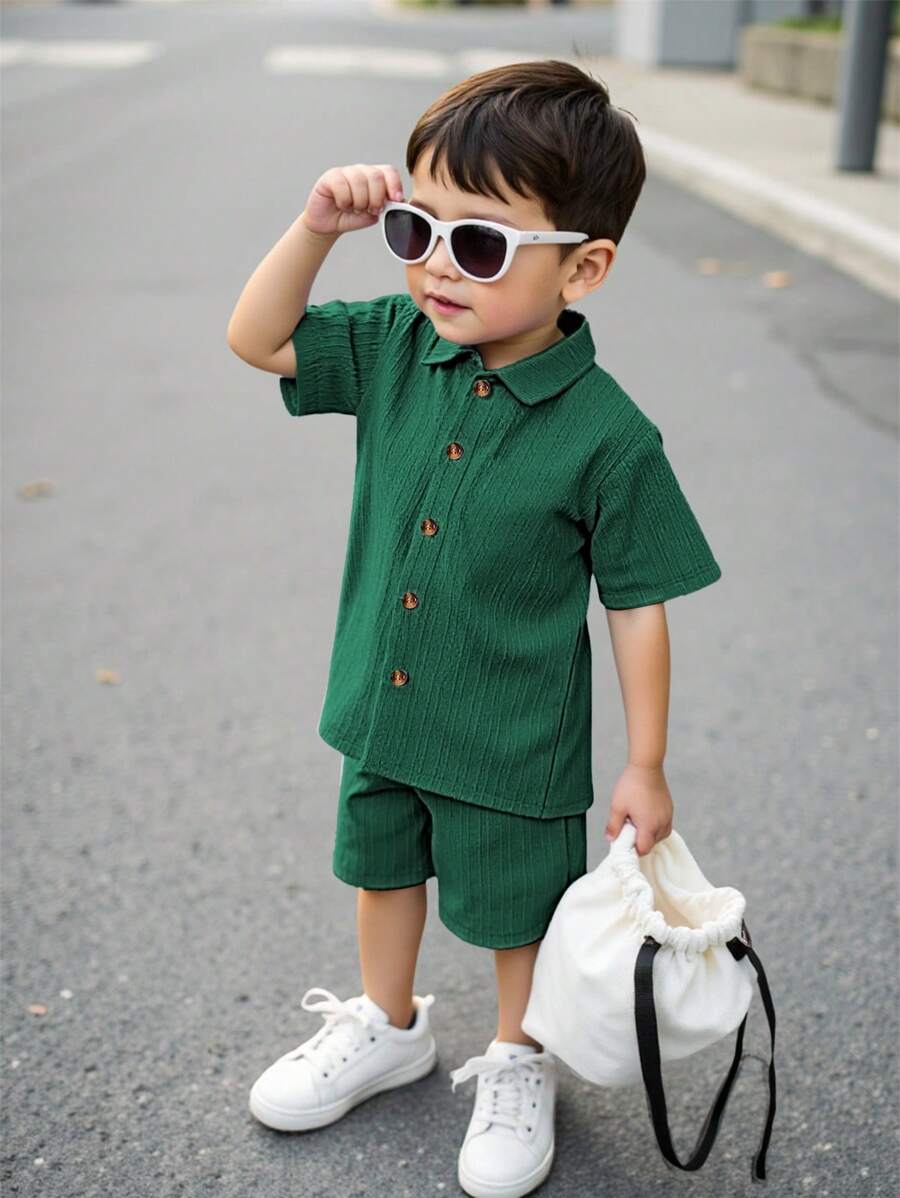 SHEIN Young Boy Summer Casual Solid Color Texture Short Sleeve And Shorts Two-Piece Set Summer Holiday