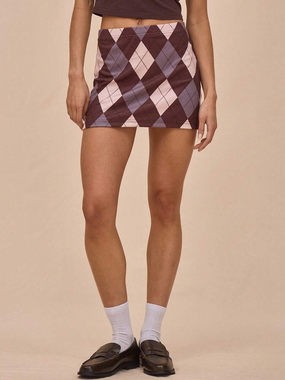Jupe mini ajustée à taille mi-haute et coupe évasée avec imprimé argyle. à la mode printemps-été, mignonne, style années 90. Parfaite pour les soirées, les vacances, les festivals